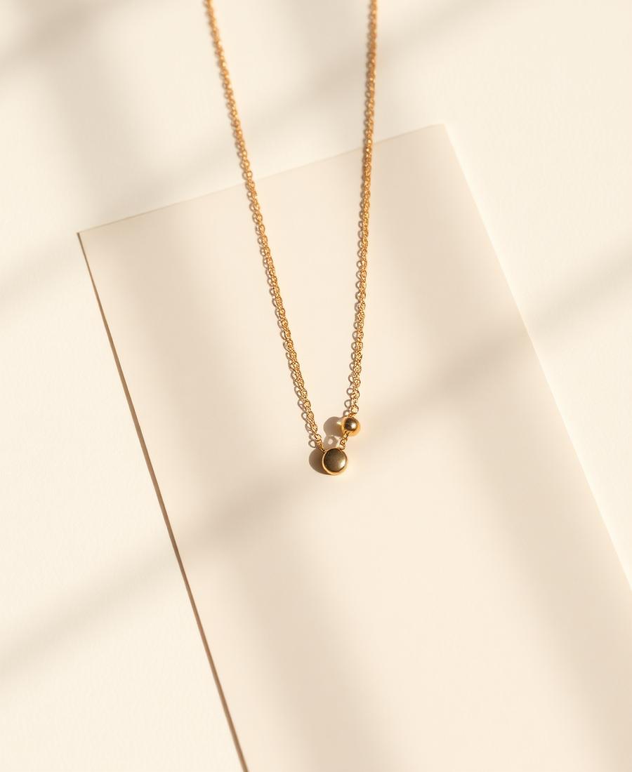 Tunt halsband med hänge